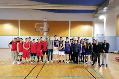 Match amical de basket-ball du Nouvel An entre l'équipe ESG et l'équipe Lao Shandong organisé avec succès